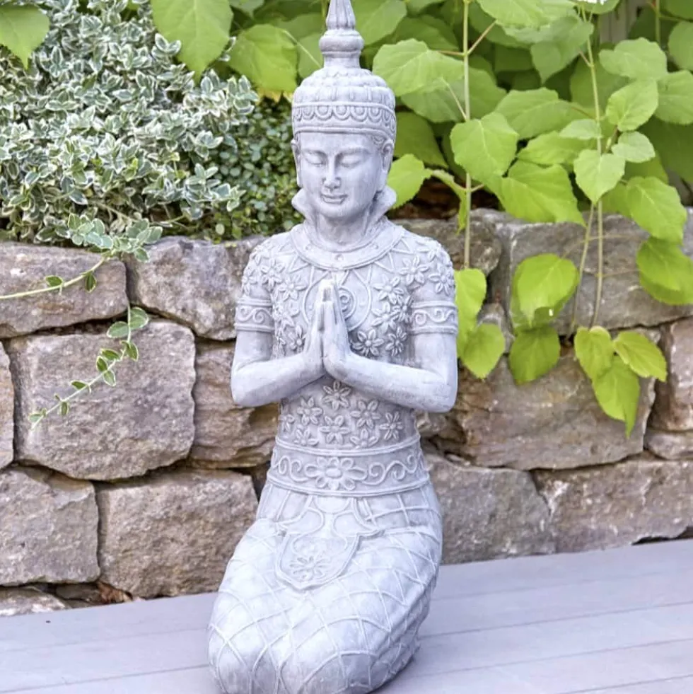 Buddha Figur groß kniend grau Höhe 68 cm