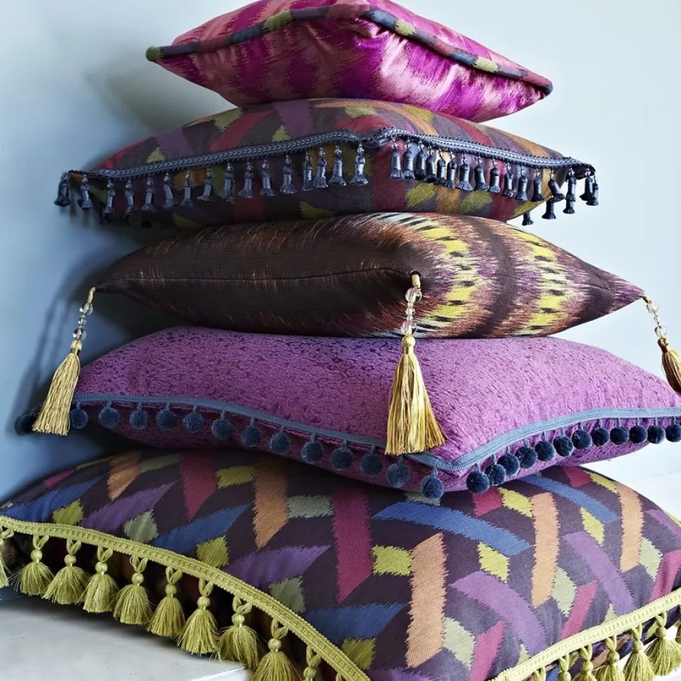 Kissen ECLIPSE AXIS magenta mit Quastenborte 60×60 cm