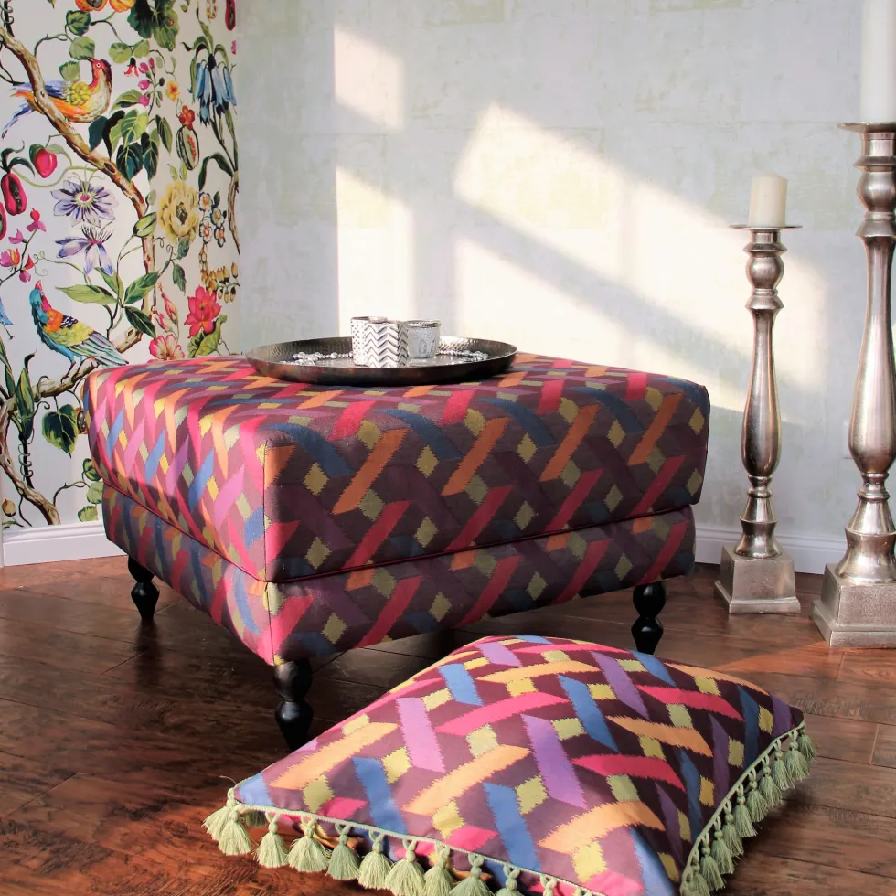 Kissen ECLIPSE AXIS magenta mit Quastenborte 60×60 cm