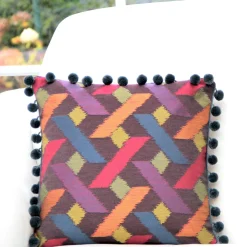 Kissen ECLIPSE AXIS magenta mit Pompoms bleu 40×40 cm