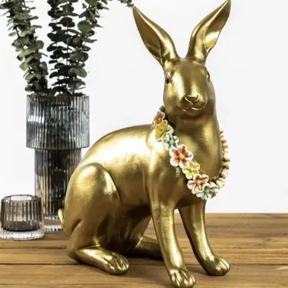 Osterdeko Hase gold Claudi mit Blumenkette Werner Voß