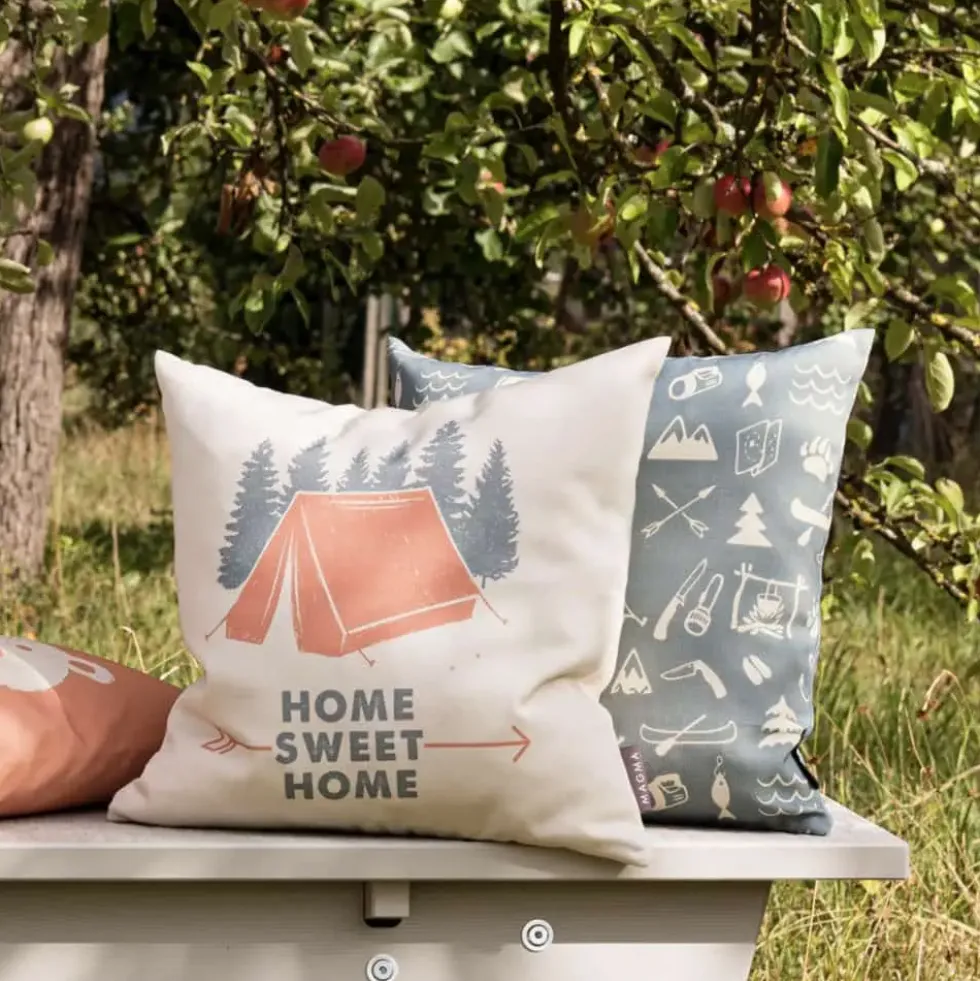 Outdoor Kissen Magma Camping Allover 40×40 cm