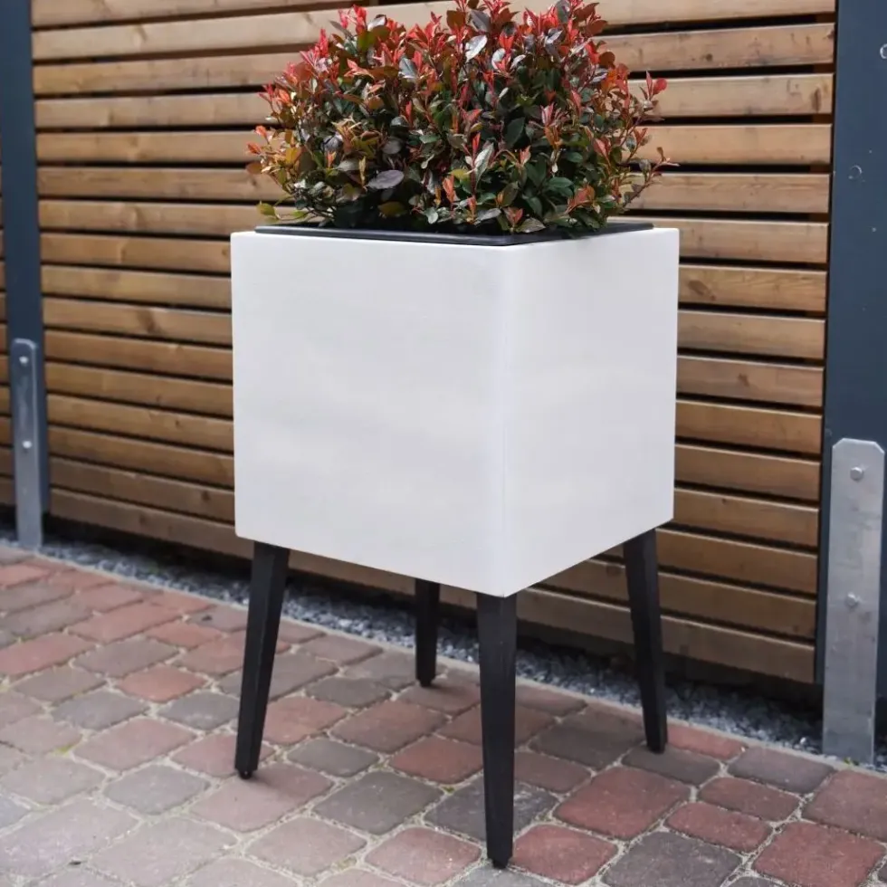 Pflanzkübel auf Füßen Carlotta creme 46×46 cm