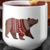 Porzellan Becher Braunbär Winter-Pulli | 400 ml weiß