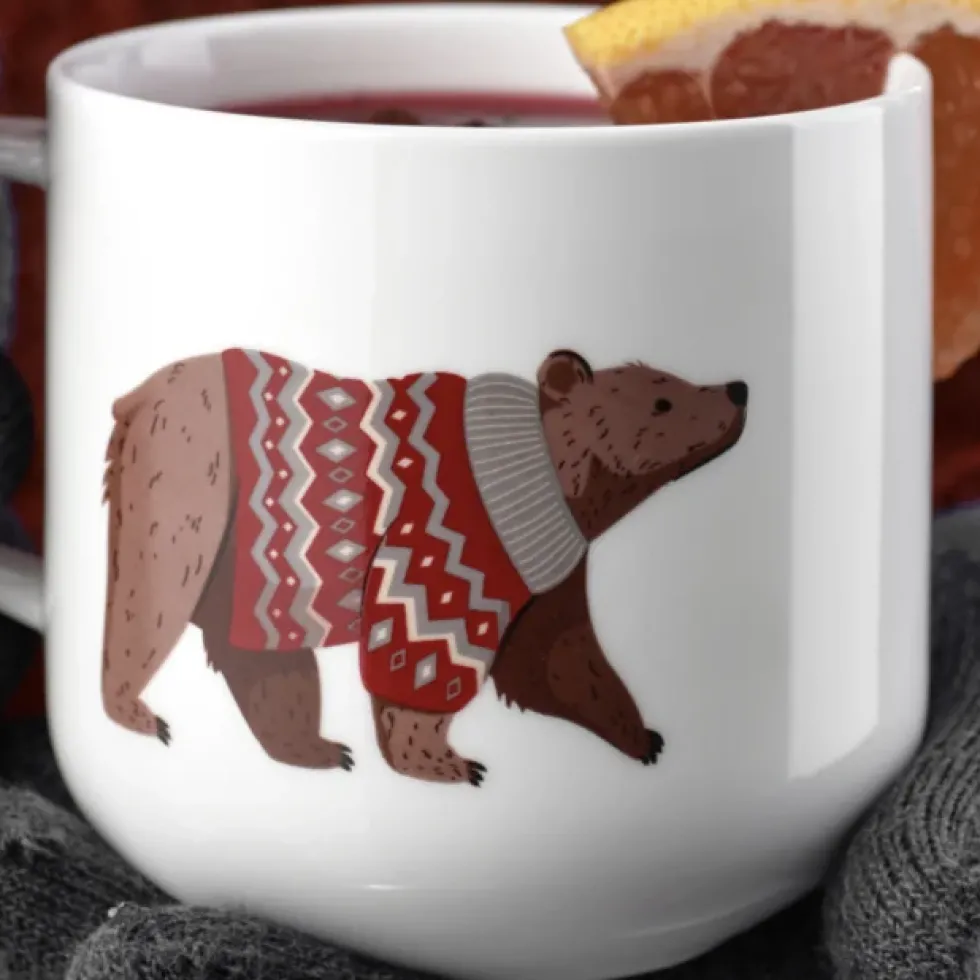 Porzellan Becher Braunbär Winter-Pulli | 400 ml weiß