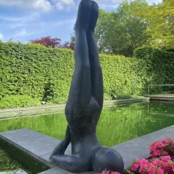 Yoga Garten Statue Neela anthrazit Höhe 80 cm