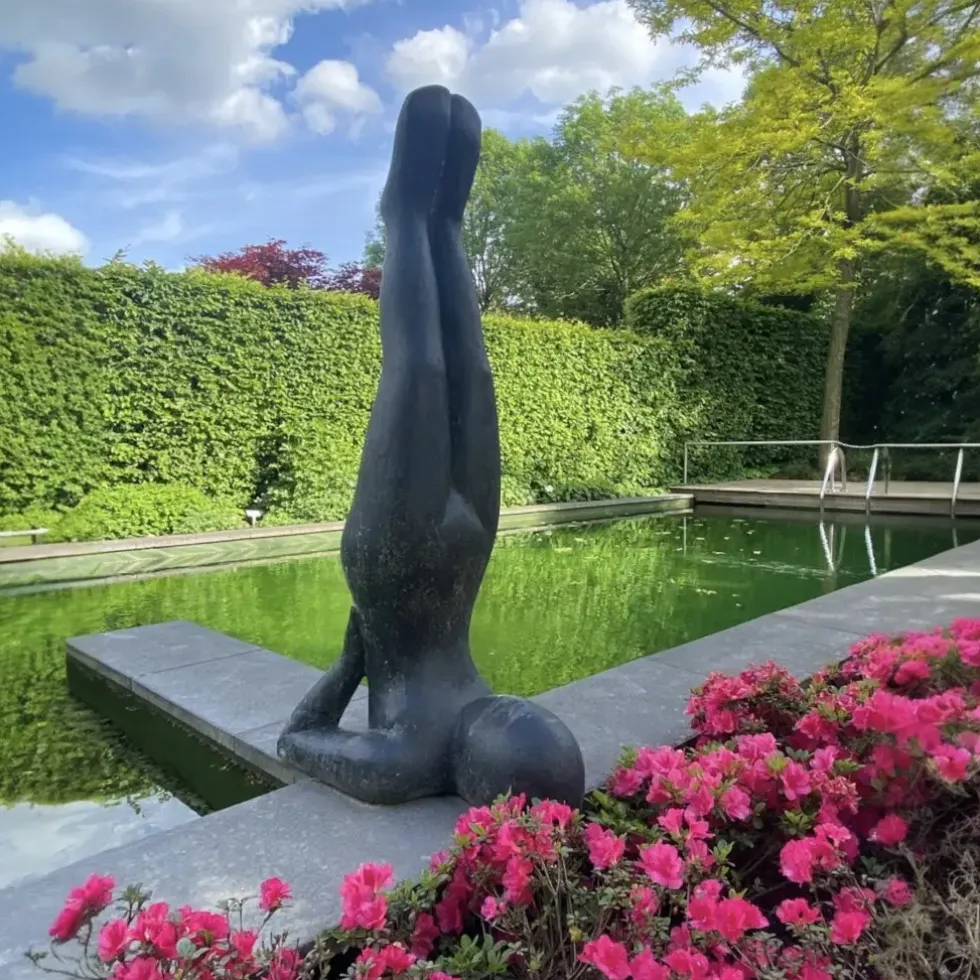 Yoga Garten Statue Neela anthrazit Höhe 80 cm